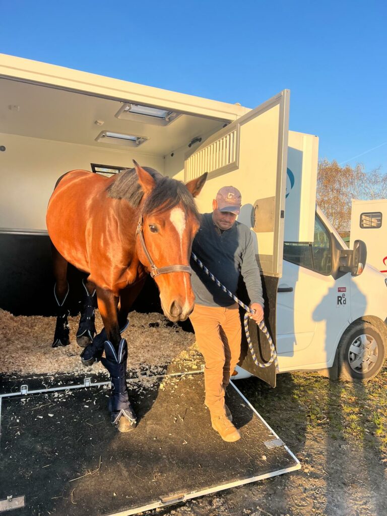 pierre prend soin de votre cheval à chaque transport