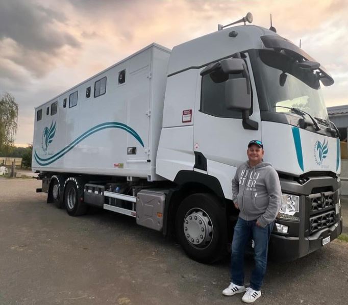 camion transport chevaux 8 places europe avec chauffeur GP Select